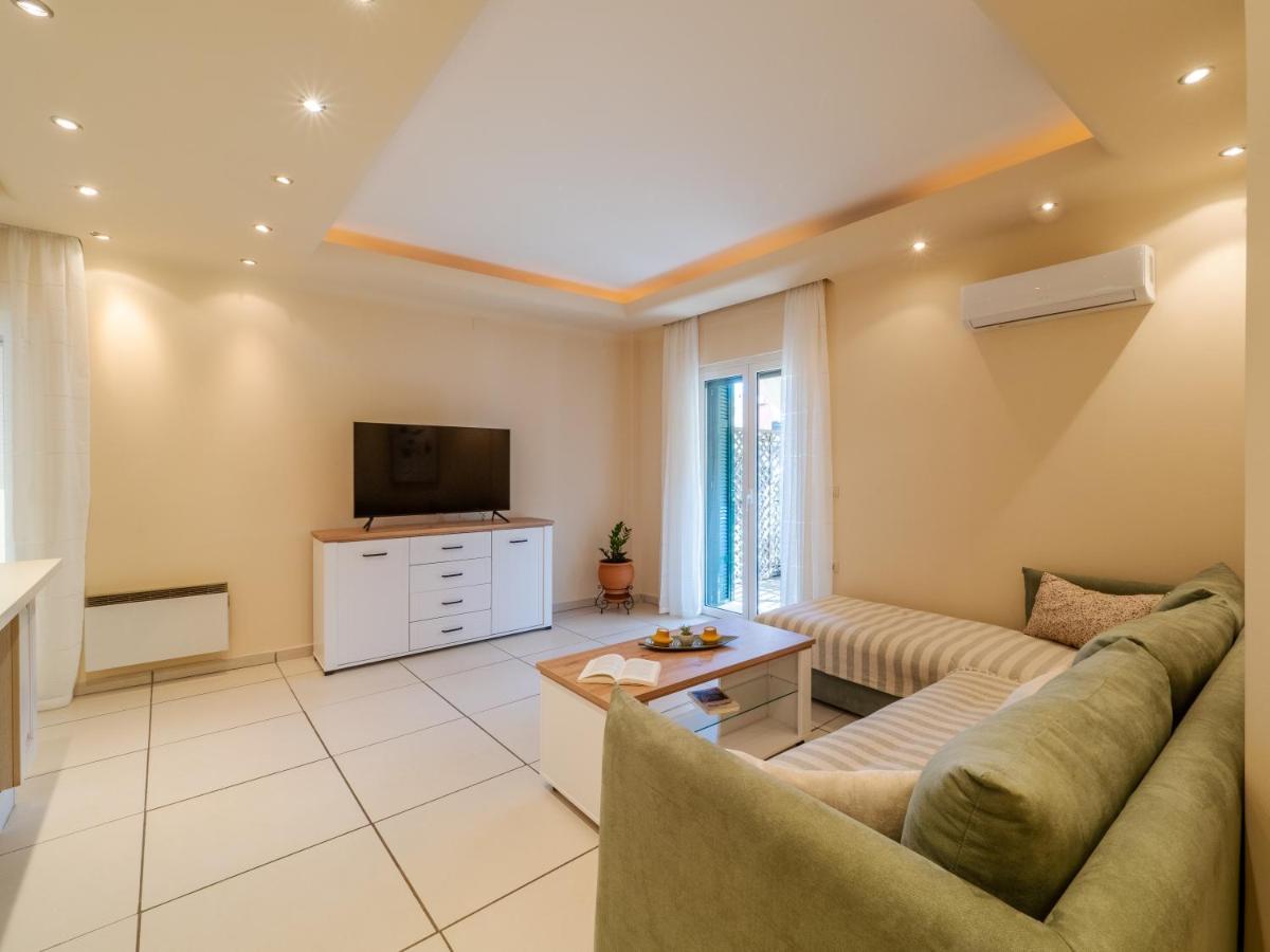 Aura Elegant Apartment Near Garitsa Bay Analipsis  ภายนอก รูปภาพ