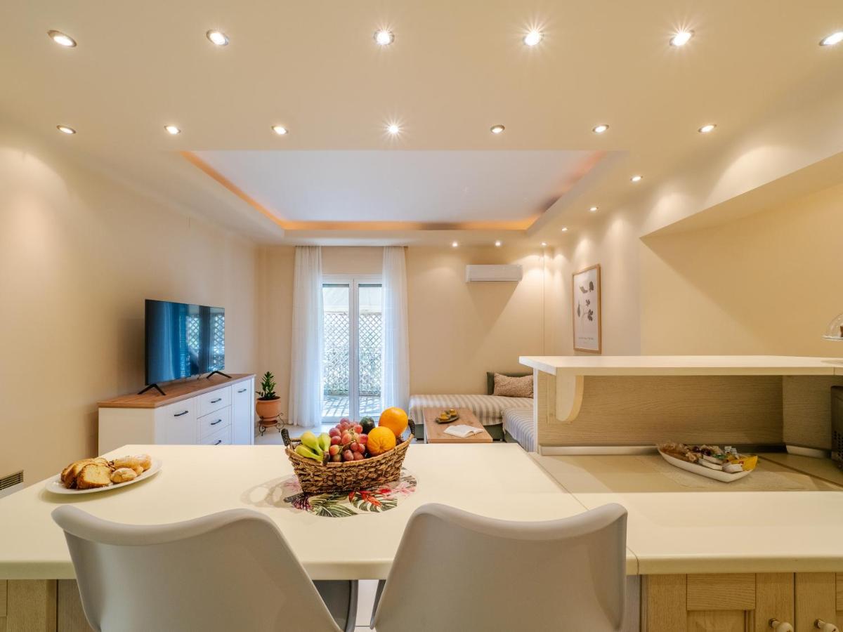 Aura Elegant Apartment Near Garitsa Bay Analipsis  ภายนอก รูปภาพ
